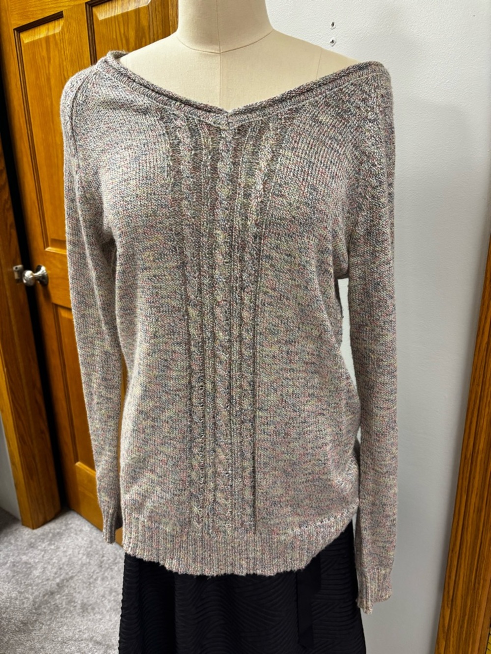 Carolyn Taylor Heathered Multicolor V-Neck Cable Knit Sweater